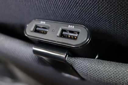 Автомобильное ЗУ Budi M8J068 7.2A 4USB / Lightning